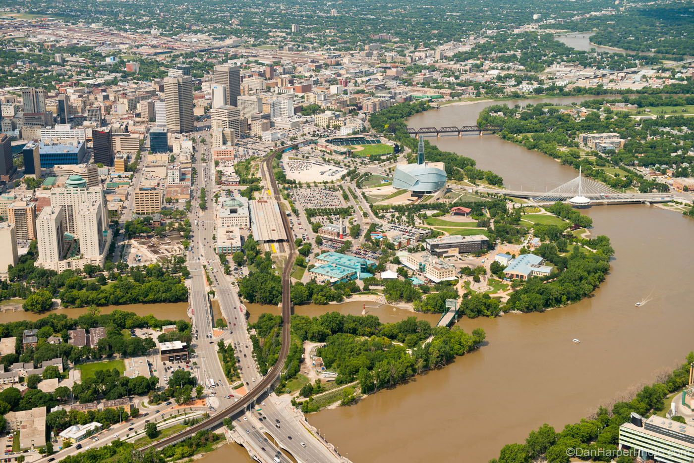 D80_1914forks_winnipeg